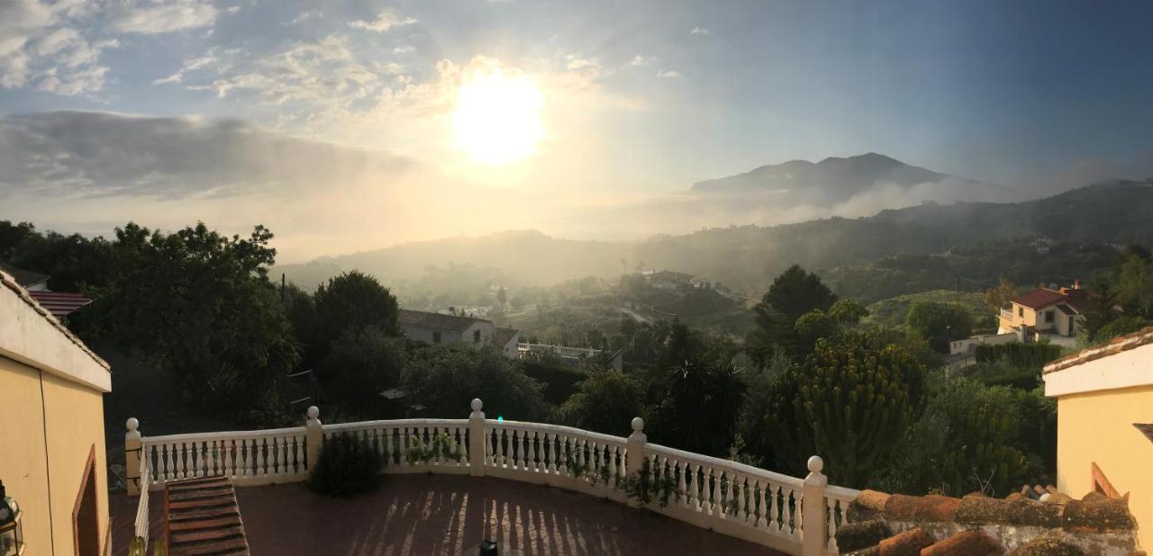 Studio Views Apartment, Cortijo Fruitful Hills Málaga Dış mekan fotoğraf