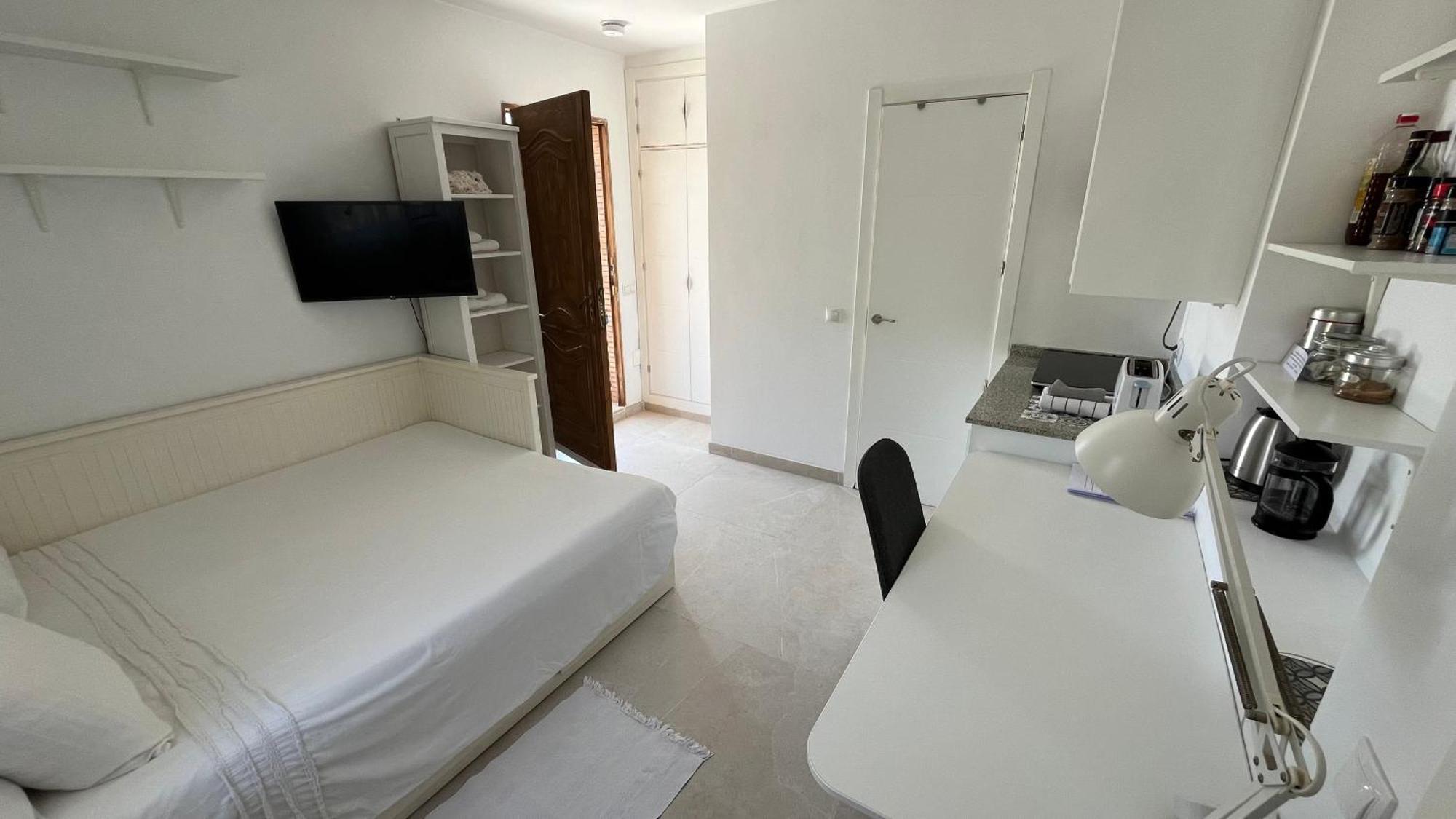 Studio Views Apartment, Cortijo Fruitful Hills Málaga Dış mekan fotoğraf